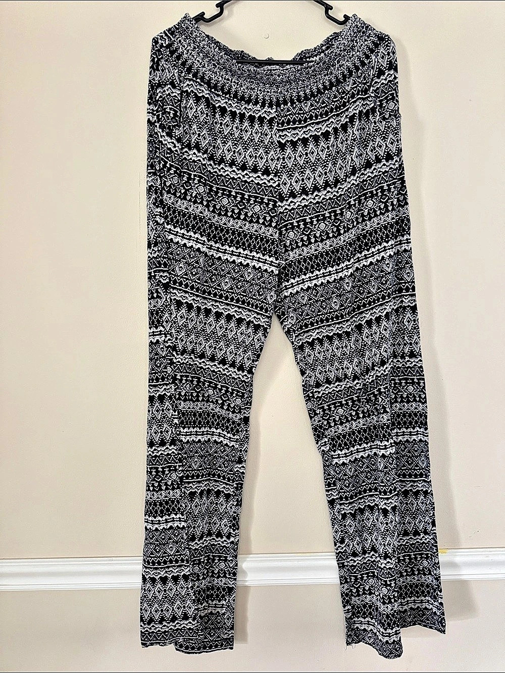 Geometric Wide Leg Pants in Black & White Like New
